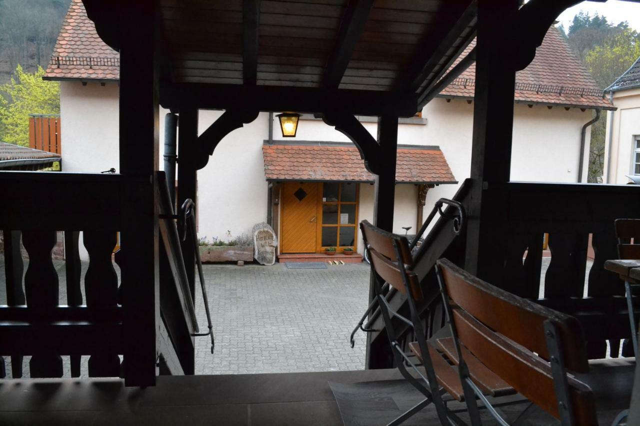 Pension - Gaestehaus Zum Pfaelzerwald Hinterweidenthal Exterior photo